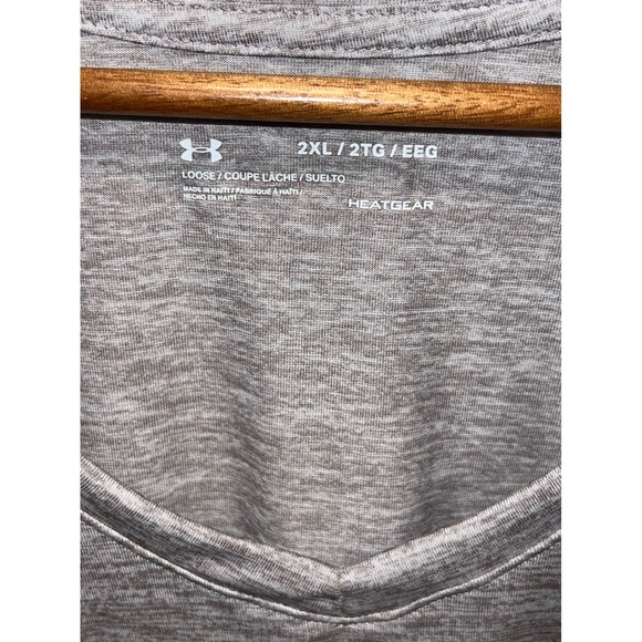 NEW Under Armour Womens HeatGear V-Neck Short Sleeve T-Shirt Grey 1258568 XXL - Picture 4 of 6